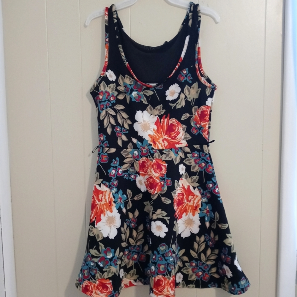 Love Ari Dress - Picture 2 of 4